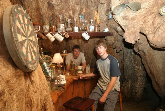 В ЮАР зазывают туристов в бар внутри баобаба