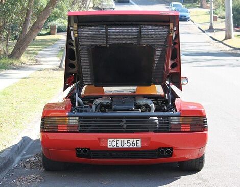 "Феррари" Элтона Джона продадут на аукционе