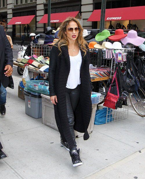 Дженнифер Лопес сердится в Нью-Йорке. Фото