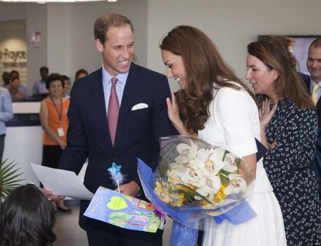 Принц Уильям и Кейт встретились с детьми. Фото