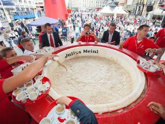 У Хорватії приготували найбільшу чашку капучіно. Фото. Відео