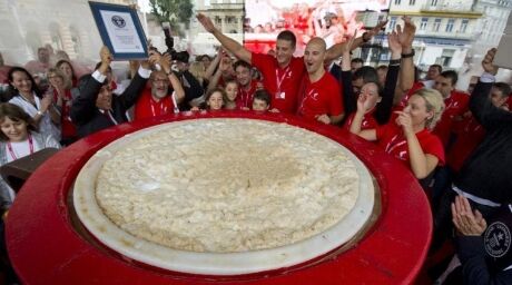 У Хорватії приготували найбільшу чашку капучіно. Фото. Відео