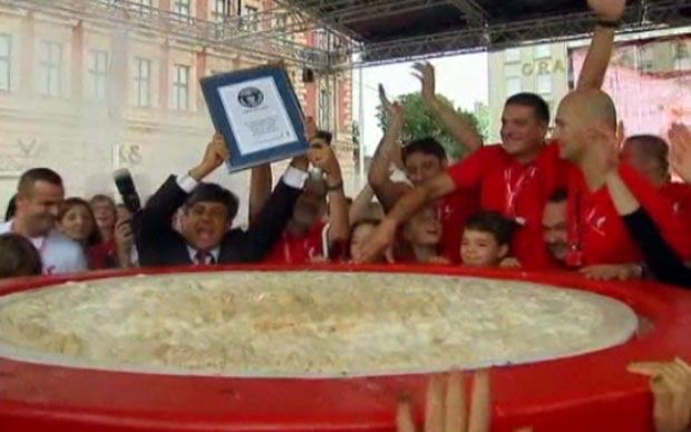 У Хорватії приготували найбільшу чашку капучіно. Фото. Відео