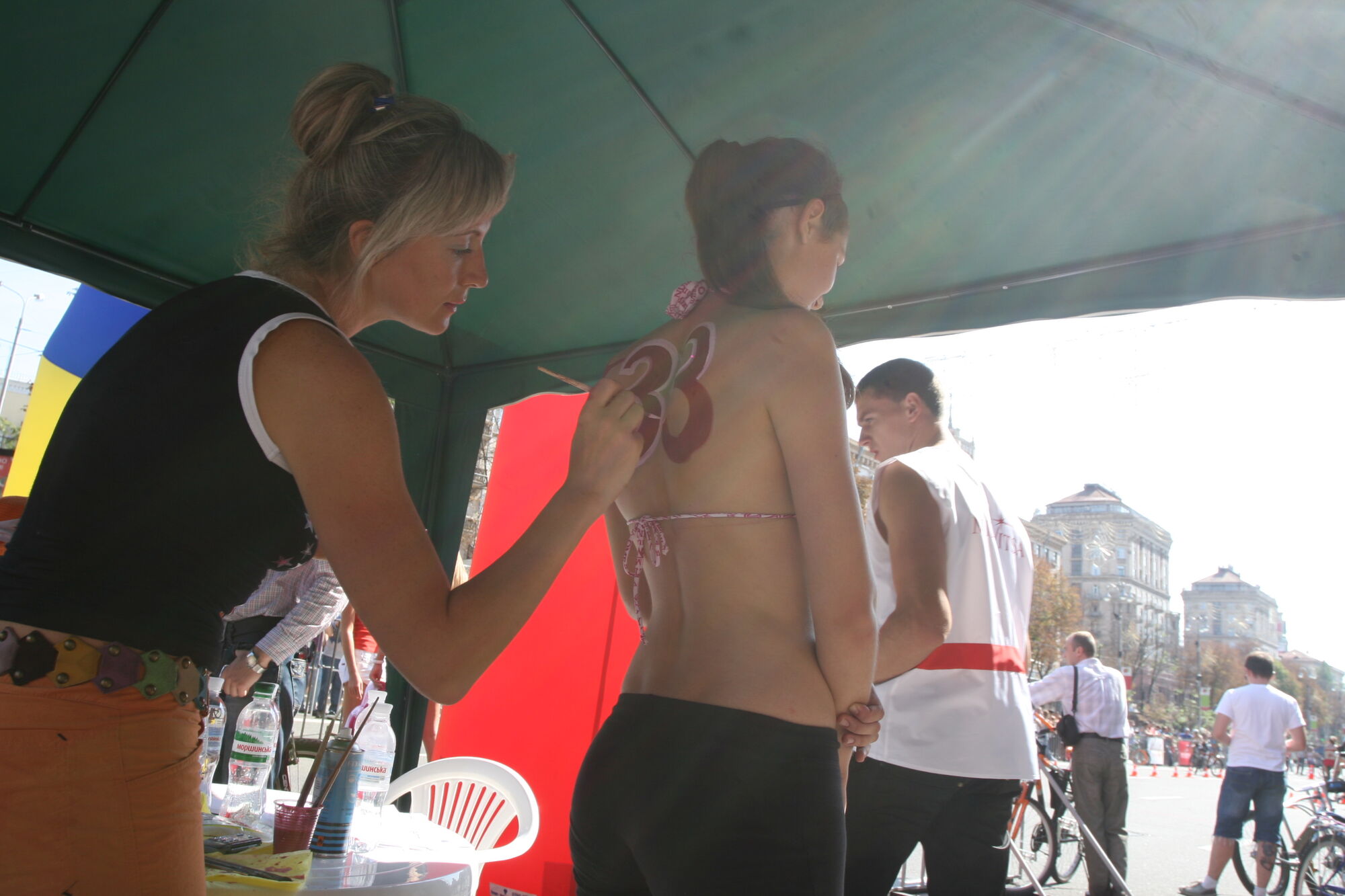 Хрещатик в бікіні