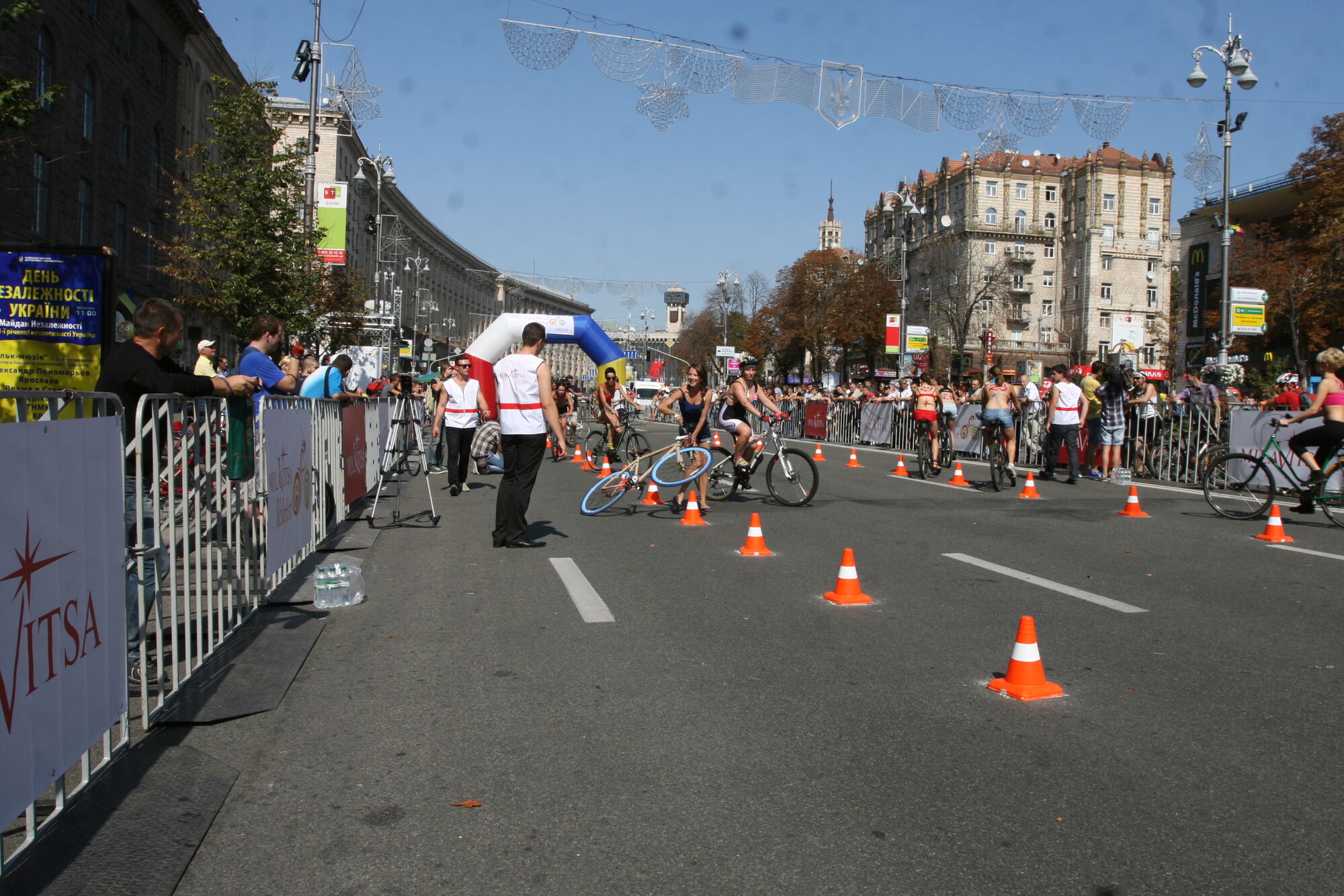 Хрещатик в бікіні