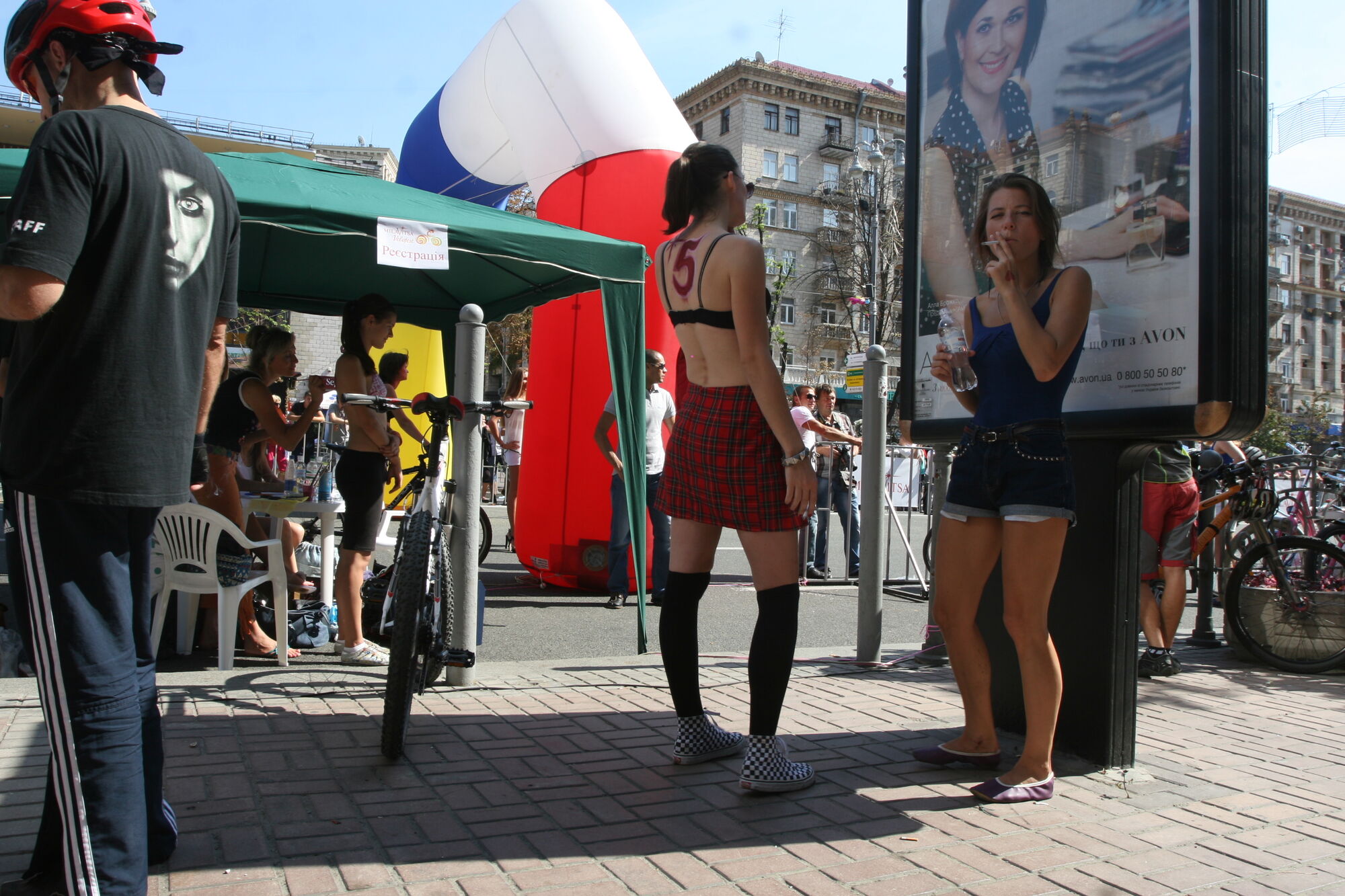 Хрещатик в бікіні