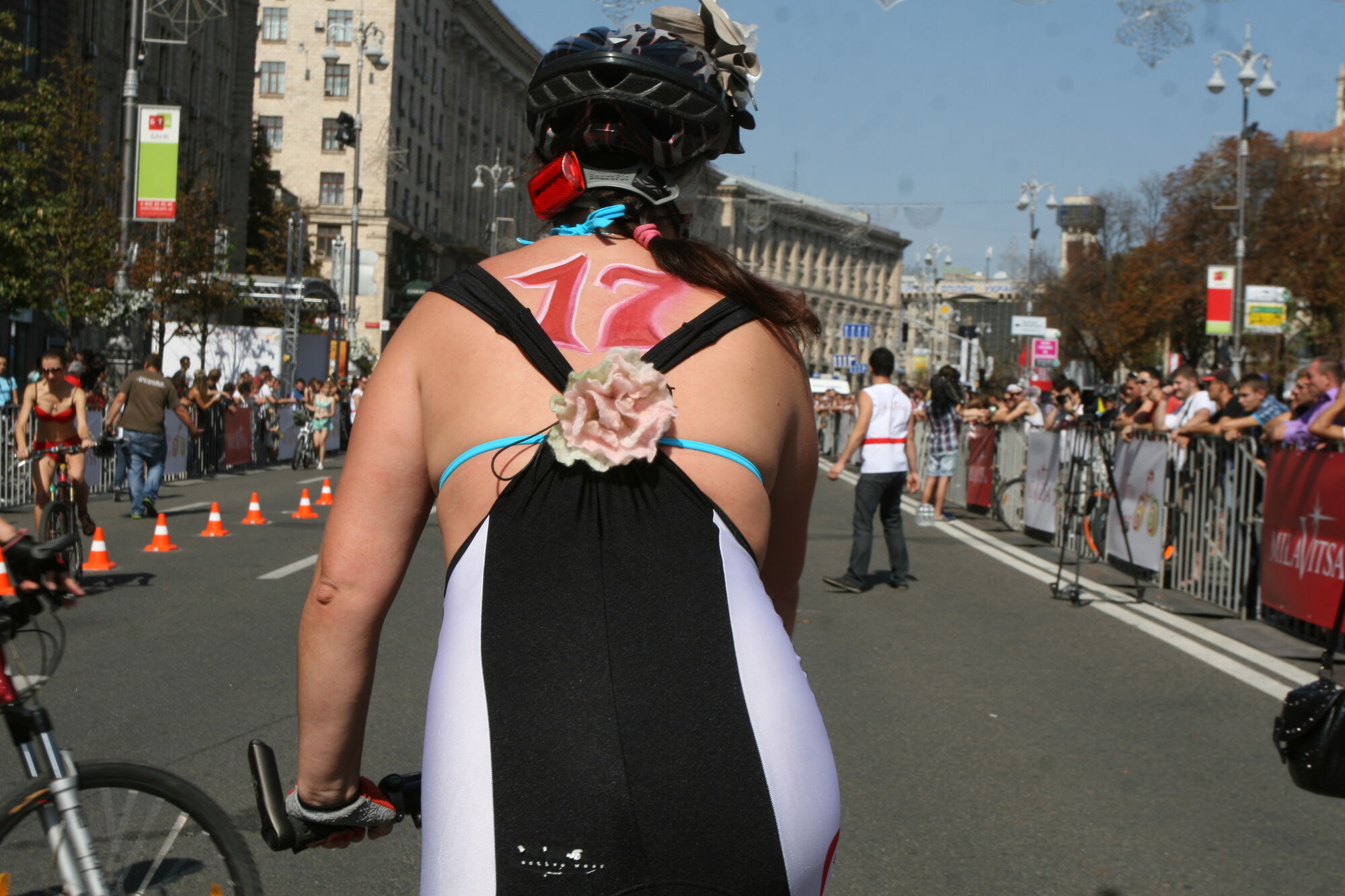 Хрещатик в бікіні