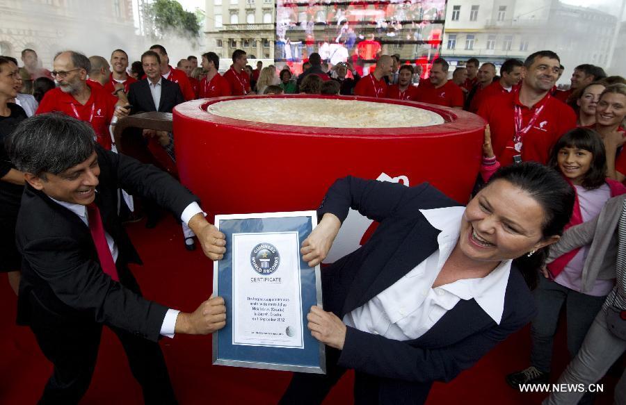 У Хорватії приготували найбільшу чашку капучіно. Фото. Відео