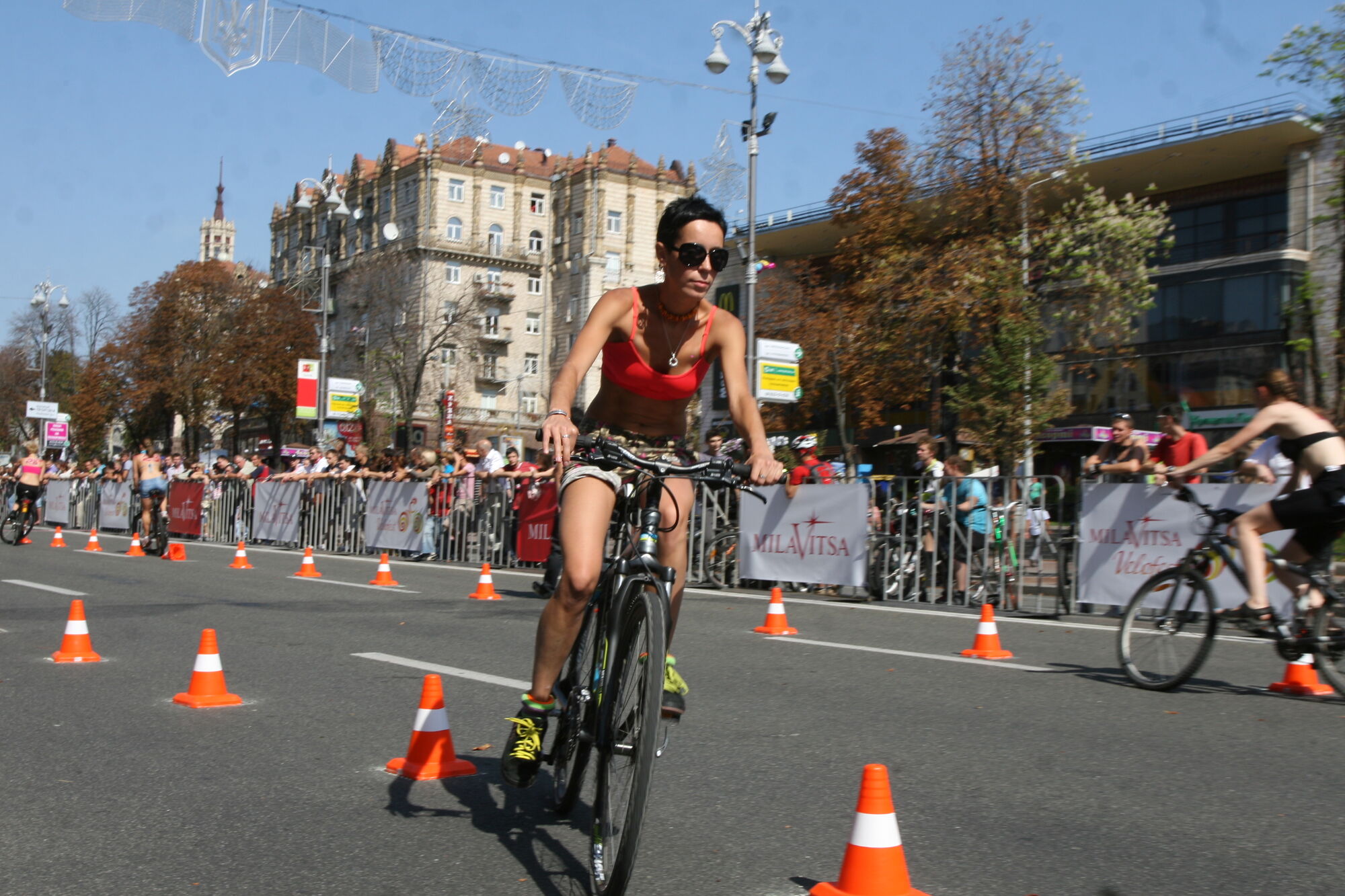 Хрещатик в бікіні