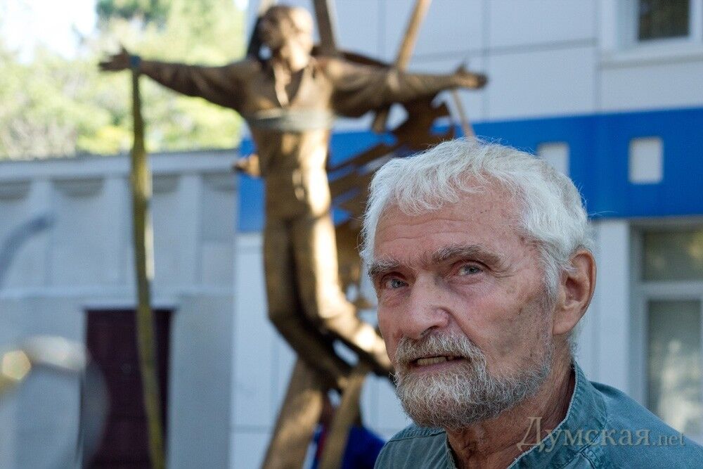В Одессе установили памятник Высоцкому в образе Иисуса