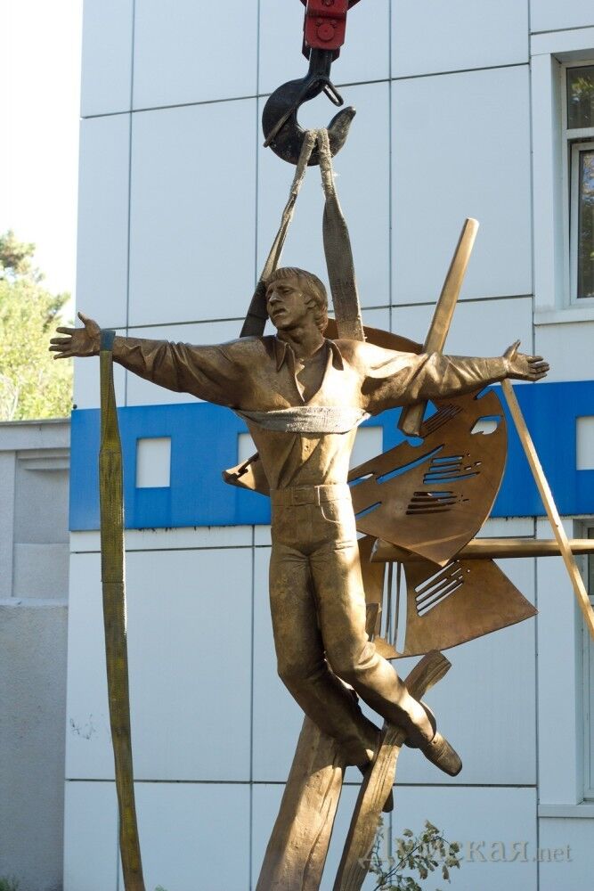 В Одессе установили памятник Высоцкому в образе Иисуса