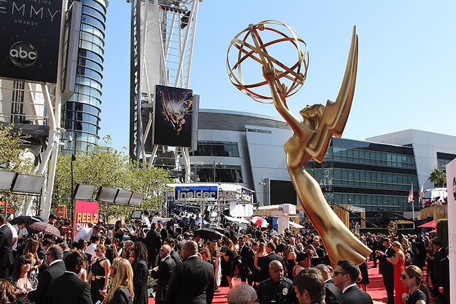 Звезды веселятся после Emmy Awards. Фото