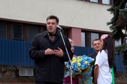 Фаріон обурило, що їй "всунули" синьо-жовті квіти