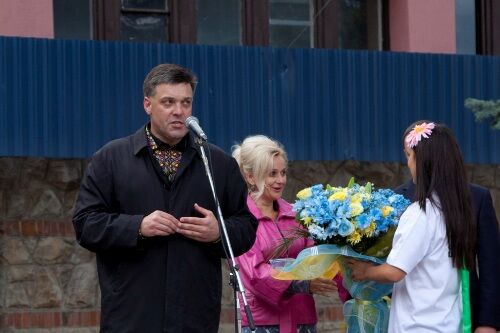 Фаріон обурило, що їй "всунули" синьо-жовті квіти