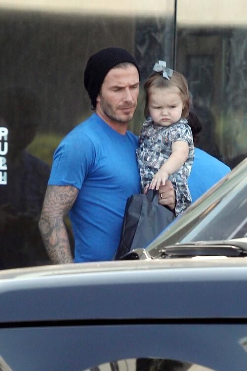 Дэвид Бекхэм обновляет гардероб Харпер. Фото