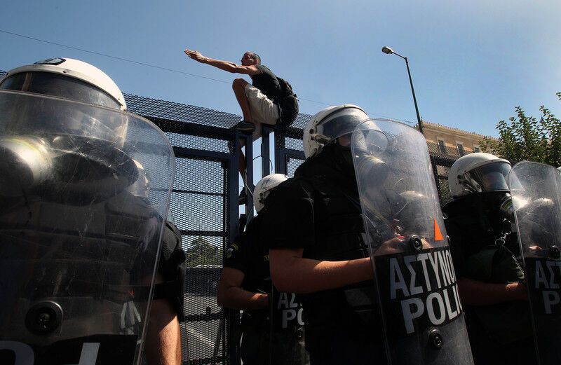 Акції протесту в Афінах: більше 100 затриманих