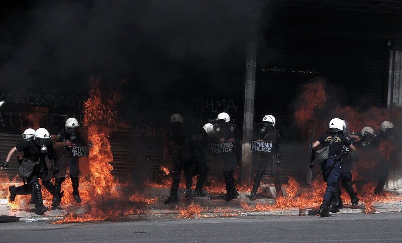 Акції протесту в Афінах: більше 100 затриманих
