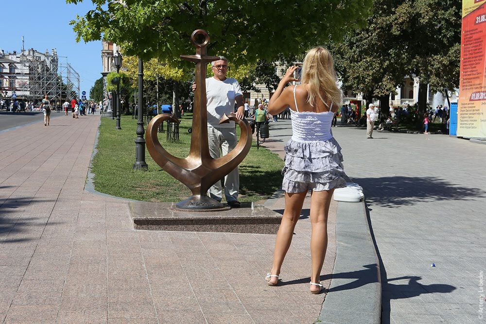 Центр Одеси прикрасив новий логотип міста