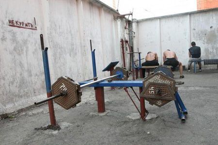 Луценко підселили до чотирьох екс-міліціонерам