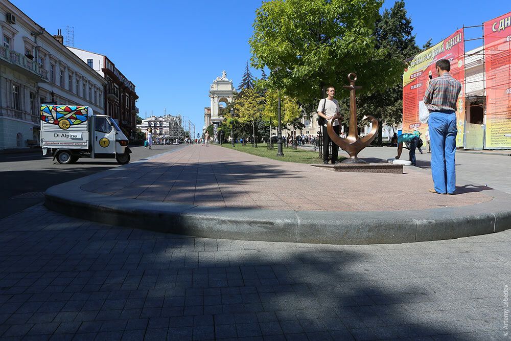 Центр Одеси прикрасив новий логотип міста