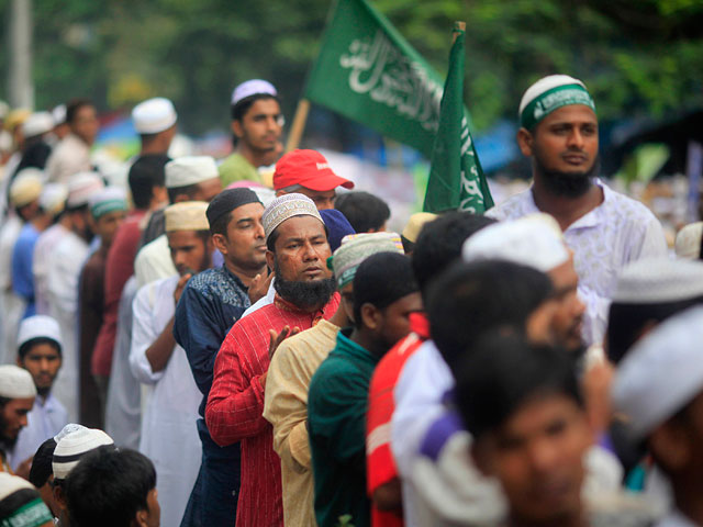 Мусульмане устроили погром в Бангладеш из-за фото на Facebook