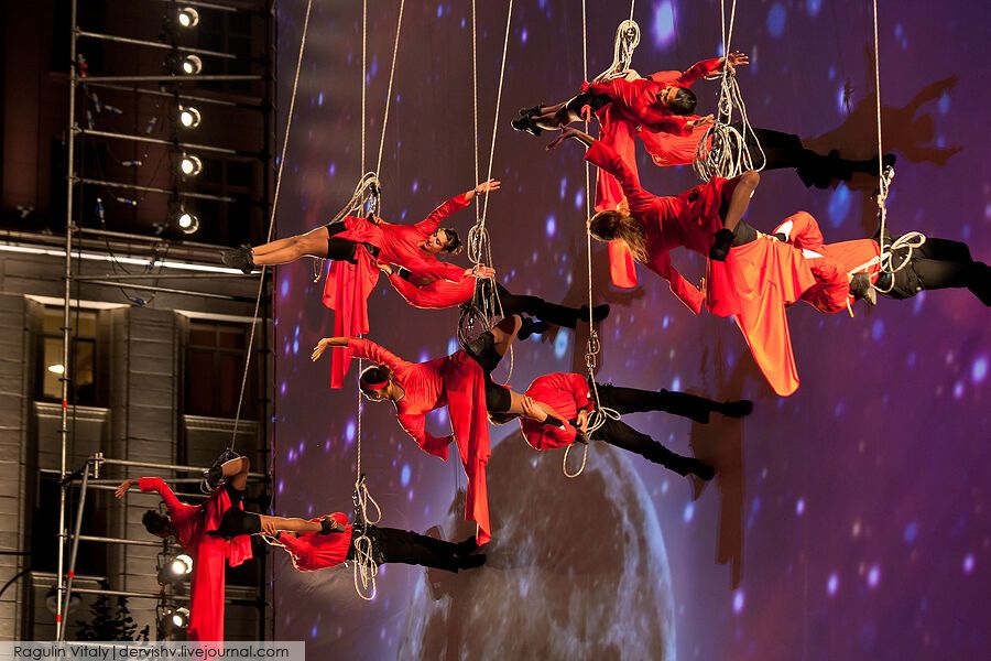 Вертикальне шоу "Cosmogonia"