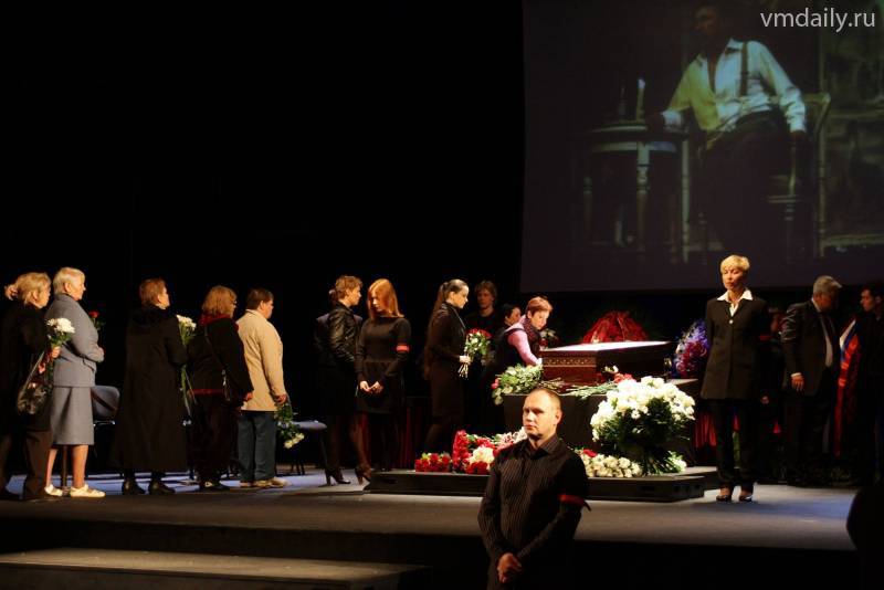 Попрощатися з Ігорем Квашею прийшли тисячі людей