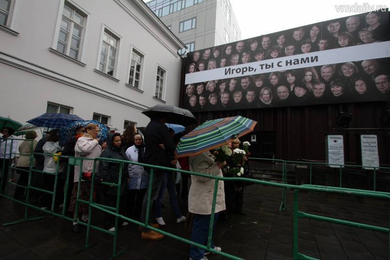 Попрощатися з Ігорем Квашею прийшли тисячі людей