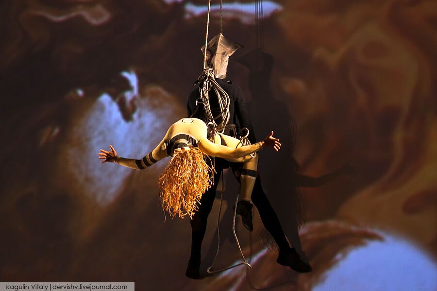 Вертикальне шоу "Cosmogonia"