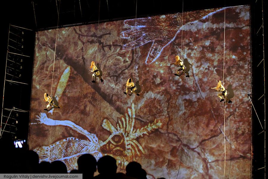 Вертикальне шоу "Cosmogonia"