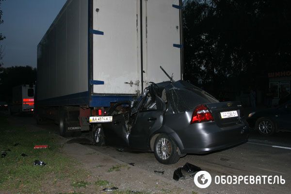 В Киеве иномарка врезалась в грузовик, погиб водитель