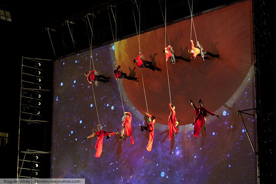 Вертикальне шоу "Cosmogonia"