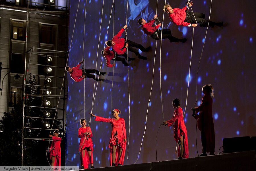 Вертикальне шоу "Cosmogonia"