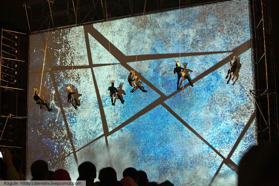 Вертикальне шоу "Cosmogonia"