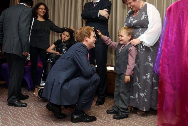 Принц Гарри ушел в работу с головой. Фото