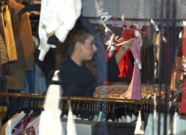 Гага рассекает по Копенгагену на велосипеде. Фото