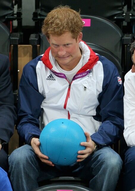 Принц Гарри ушел в работу с головой. Фото