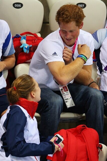 Принц Гарри ушел в работу с головой. Фото