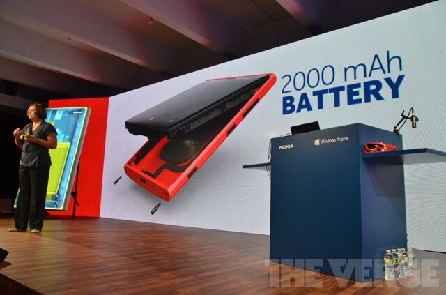 Nokia представила смартфон с зарядкой "по воздуху"