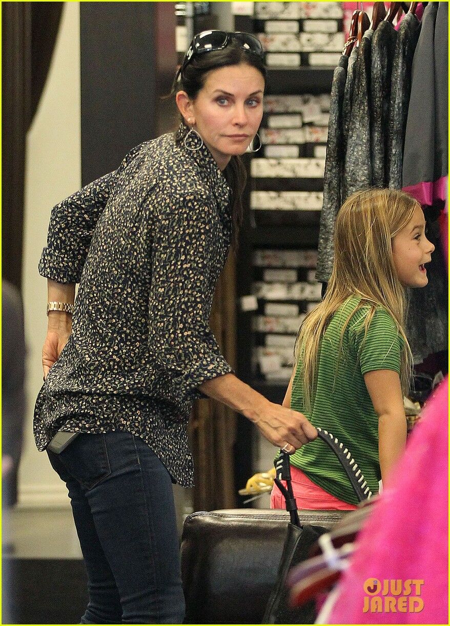 Кортни Кокс обновляет гардероб Коко. Фото