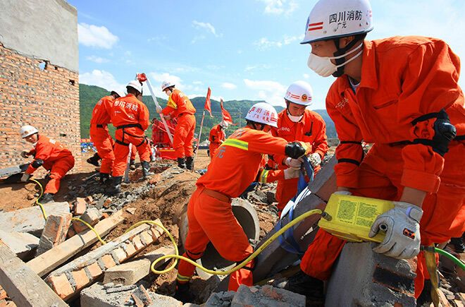 Число жертв двух землетрясений в Китае достигло 80 человек