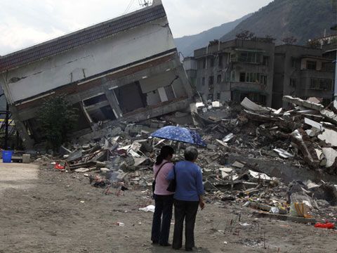 Число жертв двух землетрясений в Китае достигло 80 человек