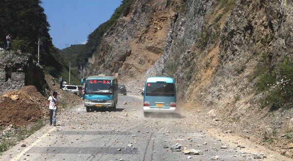 Число жертв землетрясения в Китае выросло до 89 человек