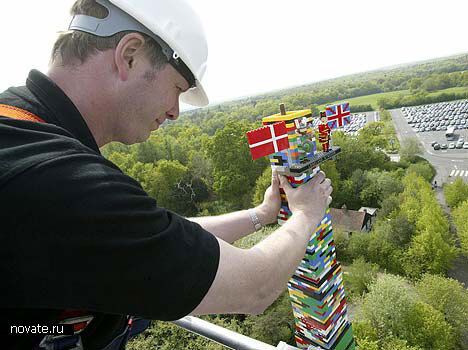 Найвища в світі башта з кубиків Lego зведена в Празі