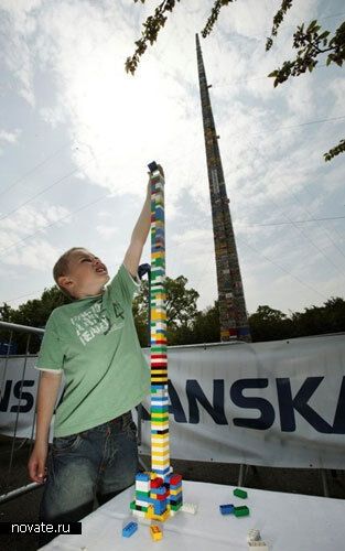 Найвища в світі башта з кубиків Lego зведена в Празі