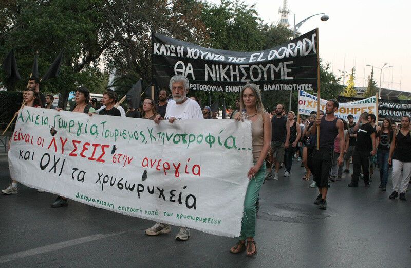 В Греции протестующие сожгли флаг ЕС