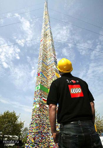 Найвища в світі башта з кубиків Lego зведена в Празі