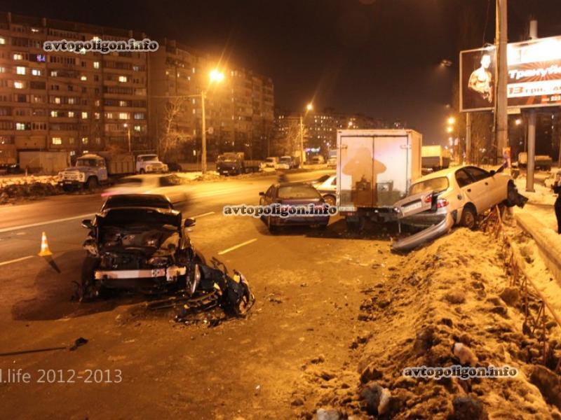 Пьяный пешеход стал причиной масштабного ДТП в Киеве. Фото 