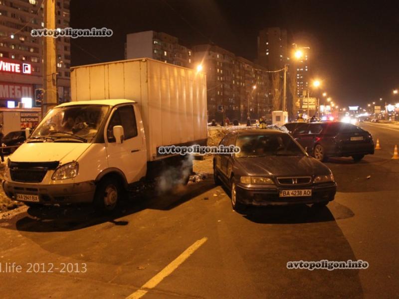Пьяный пешеход стал причиной масштабного ДТП в Киеве. Фото 
