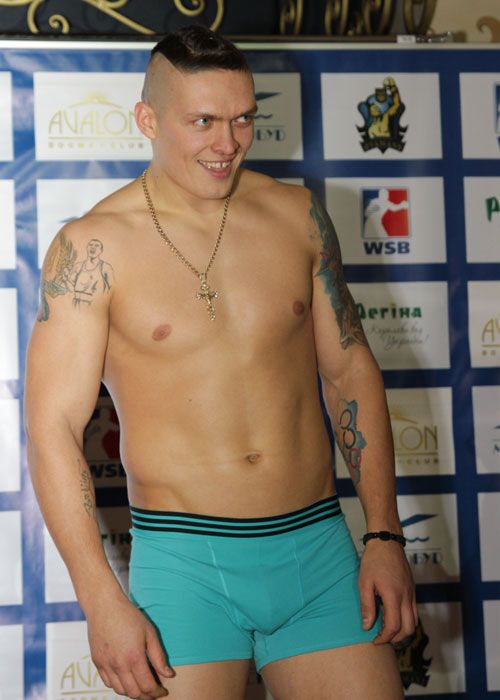 Знаменитый украинский боксер стал "панком". Фото